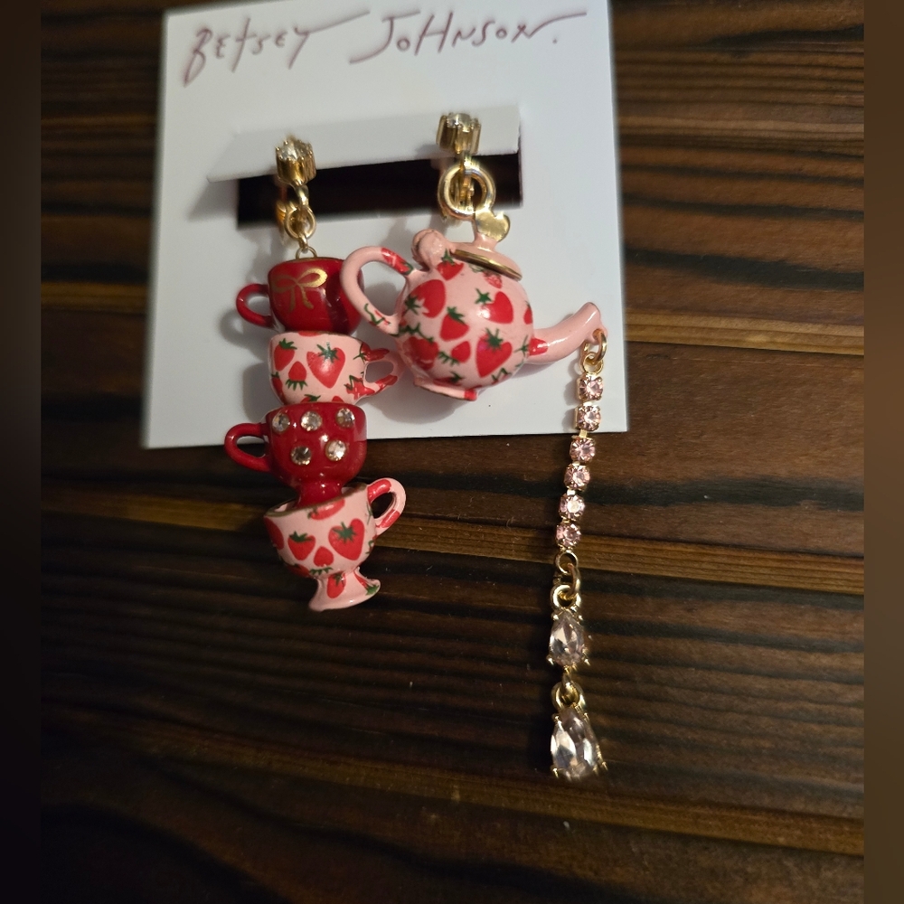 Betsey Johnson Mismatched Teapot and tea cup dangle earrings! - Picture 12 of 15